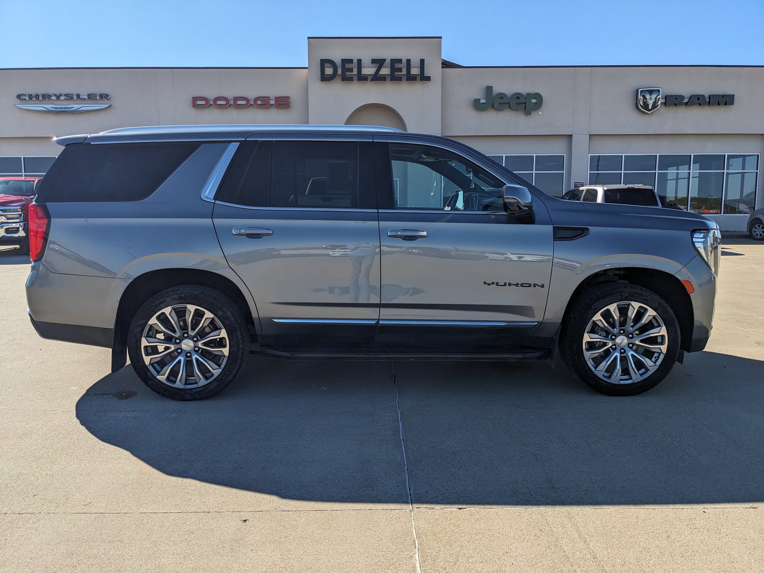 Used 2021 GMC Yukon SLT w/ SLT Luxury Plus Package AWD/4WD image 1