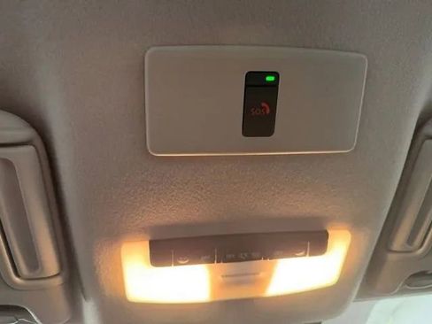 New 2025 Nissan Versa SR w/ Trunk Package image 20