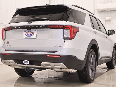 New 2026 Ford Explorer Active image 8