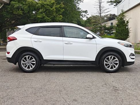 Used 2016 Hyundai Tucson SE w/ Option Group 02 AWD/4WD image 3