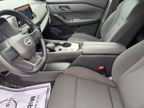 Used 2025 Nissan Rogue S FWD image 9