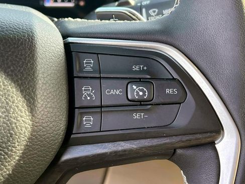 Used 2022 Jeep Grand Cherokee Limited 4xe image 22