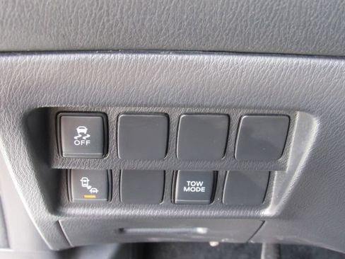Used 2020 Nissan Pathfinder SV FWD image 28