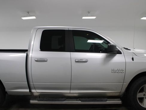 Used 2017 RAM 1500 Classic SLT AWD/4WD image 12