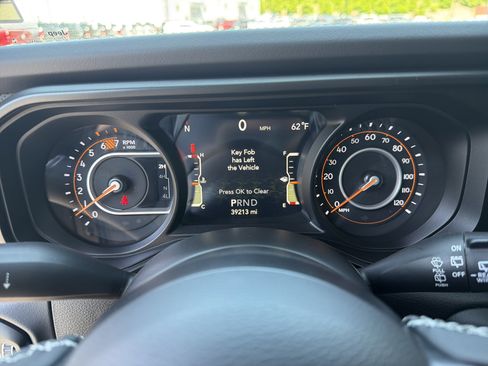 Used 2025 Jeep Wrangler Unlimited Rubicon AWD/4WD image 31