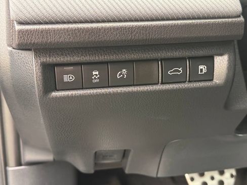 Used 2025 Toyota Camry SE FWD image 16