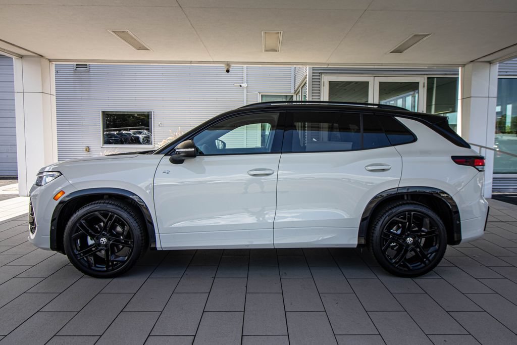 New 2026 Volkswagen Tiguan SE R-Line FWD image 12