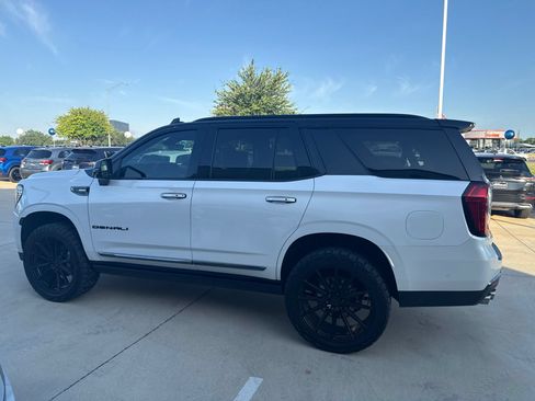 Used 2023 GMC Yukon Denali Ultimate AWD/4WD image 3