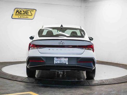 Used 2025 Hyundai Elantra Sport image 3