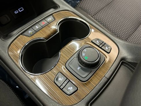 Used 2023 GMC Acadia SLE w/ Driver Convenience Package FWD image 25
