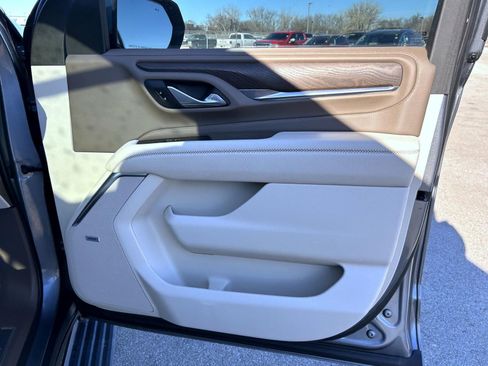 Certified 2022 GMC Yukon XL Denali w/ Denali Premium Package AWD/4WD image 15