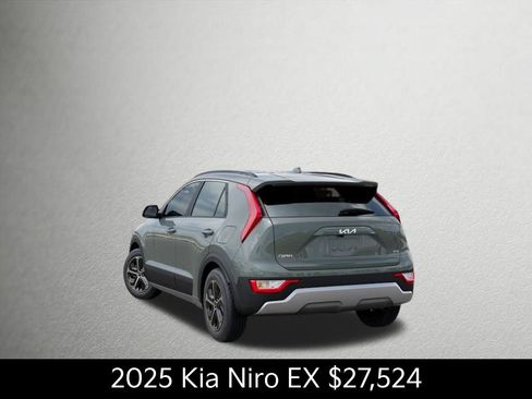 Used 2025 Kia Niro EX FWD image 5