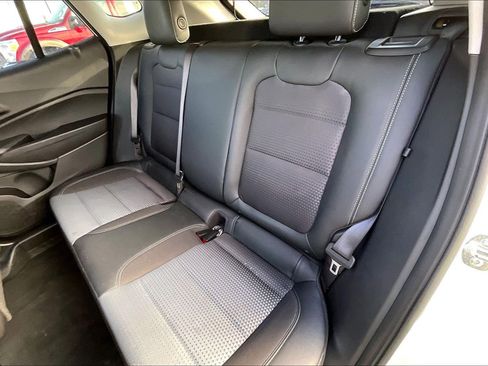 Certified 2025 Chevrolet Trax LT w/ LT Convenience Package image 24