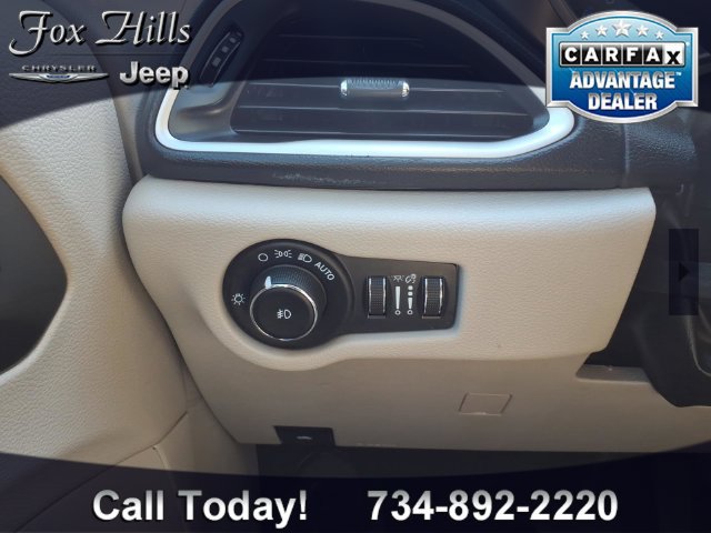 Used 2023 Chrysler Pacifica Touring-L FWD image 17