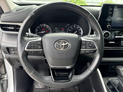 Used 2020 Toyota Highlander XLE AWD/4WD image 20