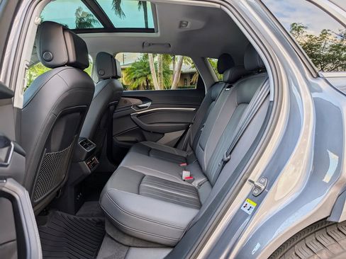 Used 2021 Audi e-tron Premium w/ Towing Package image 6