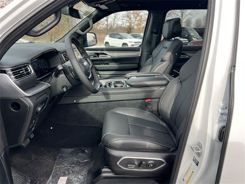 New 2026 Jeep Grand Wagoneer 4WD w/ Premium Group I image 4