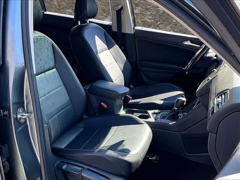 Used 2018 Volkswagen Tiguan SE w/ Panoramic Sunroof Package AWD/4WD image 7