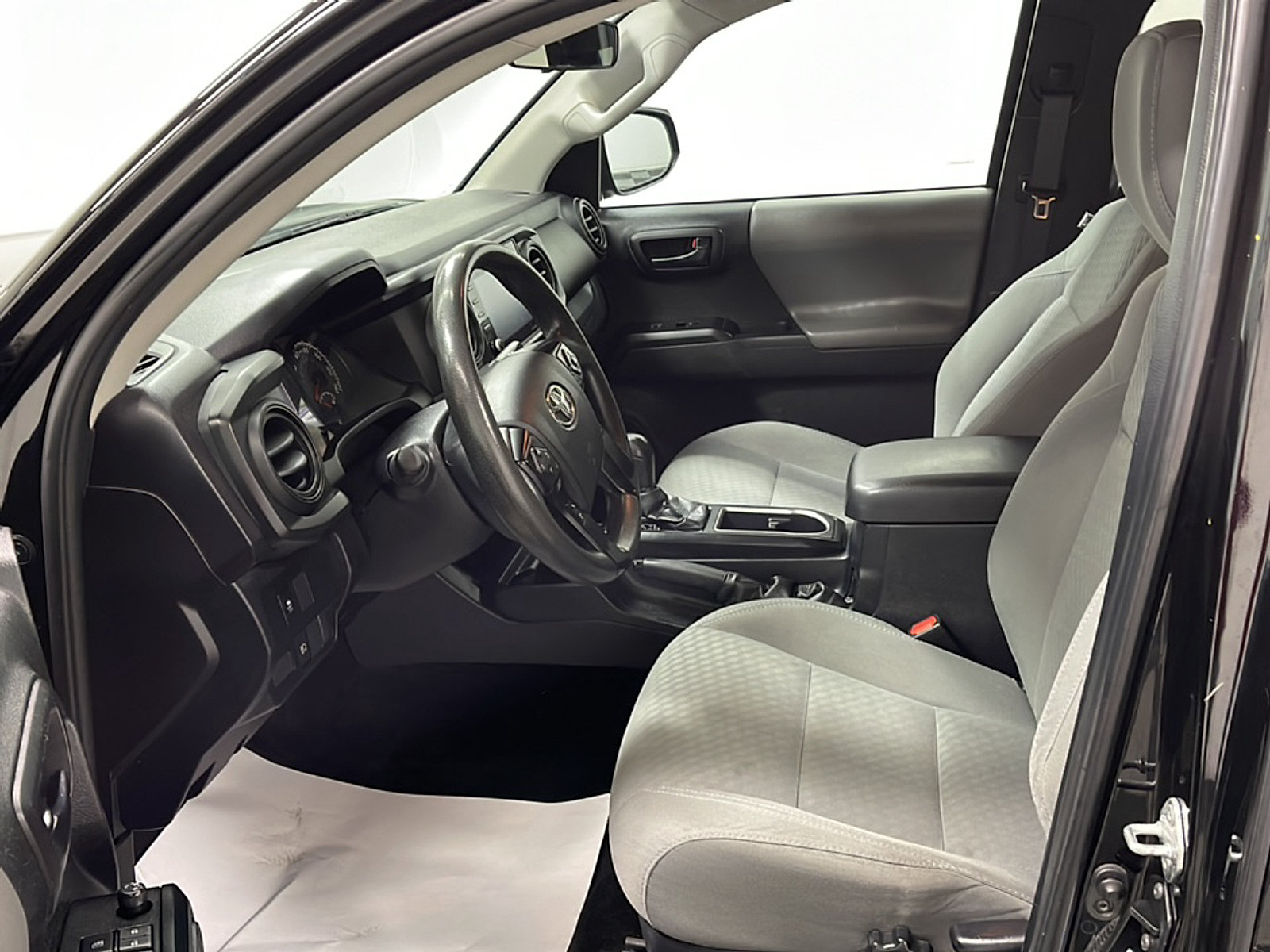 Used 2021 Toyota Tacoma SR AWD/4WD image 2