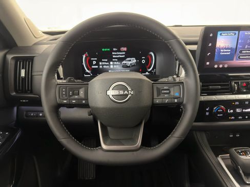 New 2026 Nissan Pathfinder Platinum FWD image 18