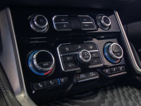 Used 2023 GMC Yukon XL Denali AWD/4WD image 33