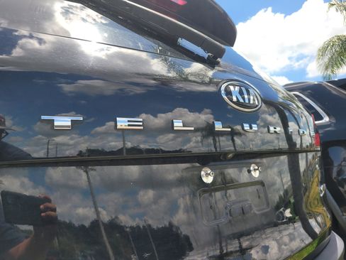 Used 2021 Kia Telluride S FWD image 6