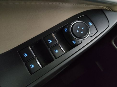 Used 2020 Ford Explorer XLT w/ Equipment Group 202A image 27