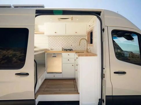 Used 2021 Mercedes-Benz Sprinter 2500 image 29