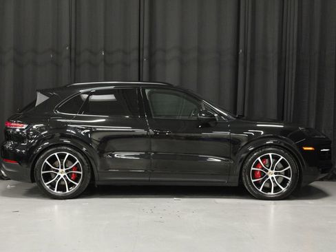 Certified 2024 Porsche Cayenne S AWD/4WD image 6