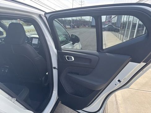 Certified 2025 Volvo XC40 B5 Plus AWD/4WD image 14
