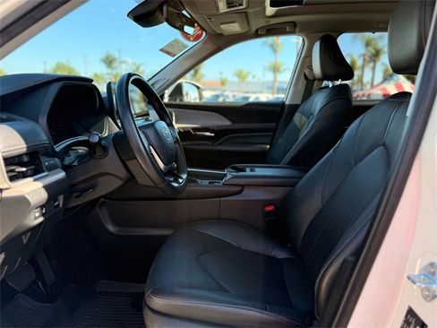 Used 2024 Toyota Grand Highlander Limited image 17