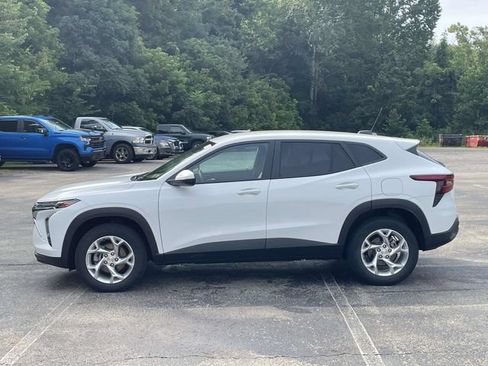 Certified 2024 Chevrolet Trax LS w/ LS Convenience Package FWD image 7