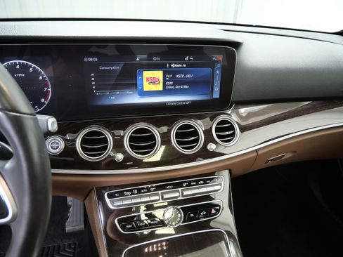 Used 2020 Mercedes-Benz E 350 4MATIC Sedan image 19