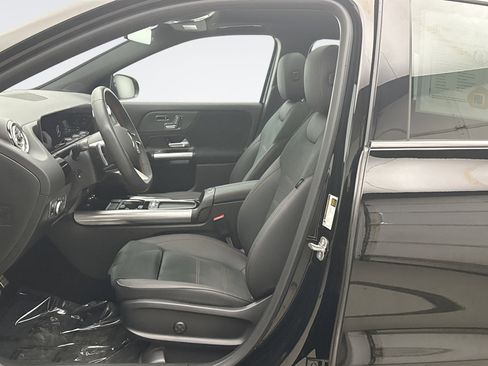 Used 2025 Mercedes-Benz GLA 250 GLA 250 4WD w/ AMG Night Package image 11