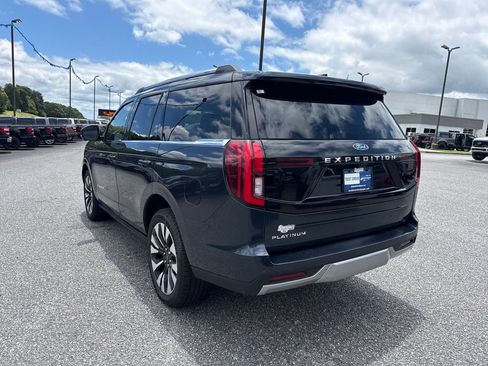 Used 2025 Ford Expedition Platinum w/ Driver's Package AWD/4WD image 5