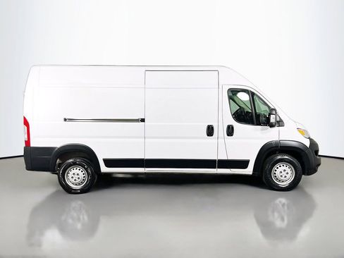 Used 2025 RAM ProMaster 2500 w/ Convenience Group FWD image 4