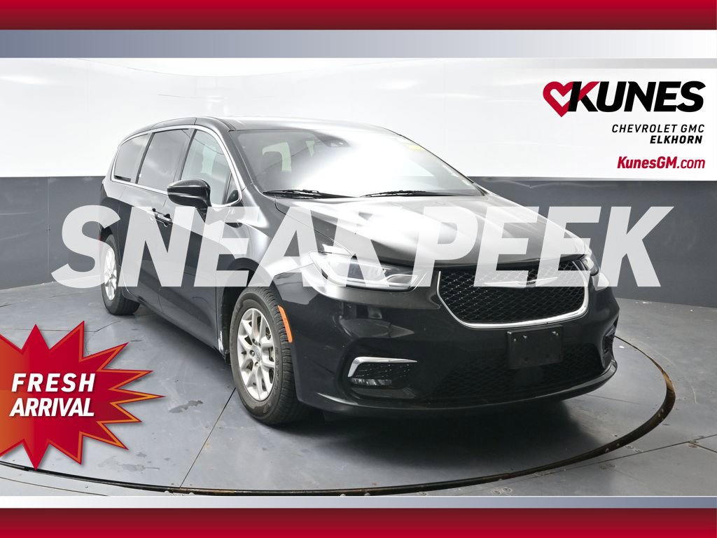 Used 2025 Chrysler Pacifica Select FWD image 1