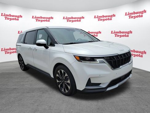 Used 2024 Kia Carnival EX FWD image 19