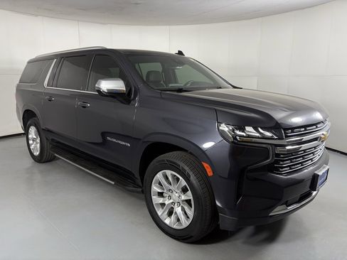 Used 2024 Chevrolet Suburban Premier image 2