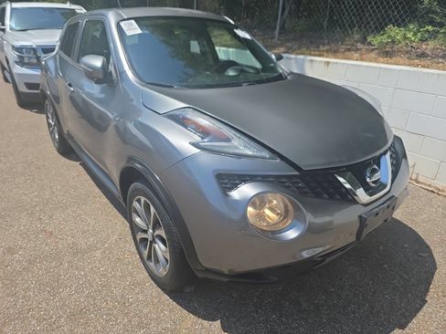 Used 2017 Nissan Juke SV FWD image 4