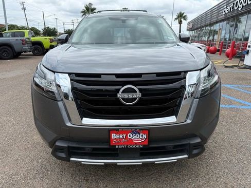Certified 2024 Nissan Pathfinder SL image 2
