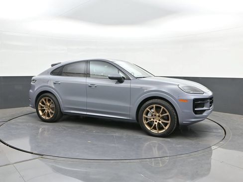 Used 2024 Porsche Cayenne Coupe AWD/4WD image 17