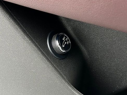 Used 2022 Cadillac XT6 Premium Luxury image 7