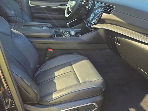 Used 2024 Jeep Wagoneer Series II w/ Convenience Group I image 3