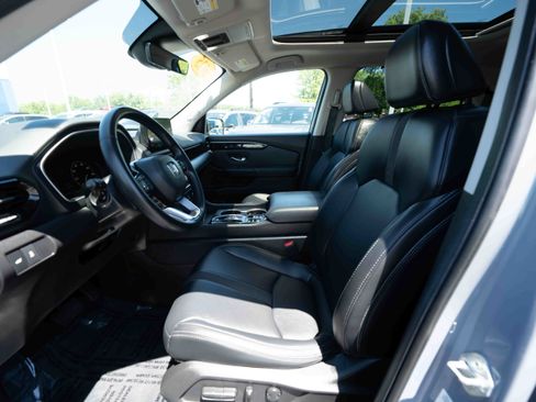 Used 2025 Honda Pilot Touring image 9