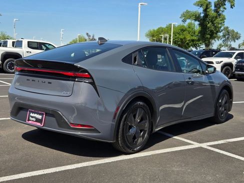 Used 2024 Toyota Prius LE image 5