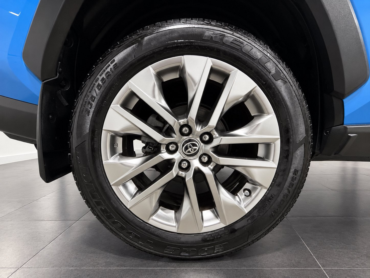Used 2020 Toyota RAV4 XLE Premium AWD/4WD image 19
