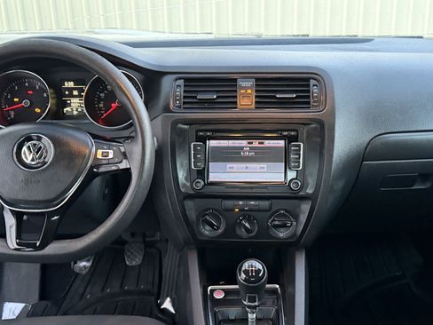 Used 2015 Volkswagen Jetta S image 32