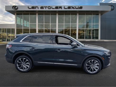 Used 2023 Lincoln Nautilus Reserve AWD/4WD image 2