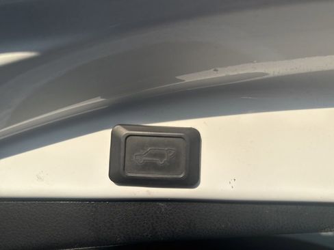 Used 2018 Toyota RAV4 XLE w/ Carpet Mat Package image 20